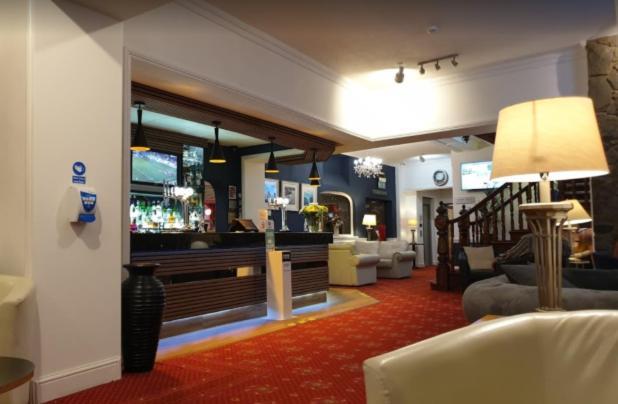 The Diplomat Hotel Restaurant & Spa ลาแนคลี ภายนอก รูปภาพ